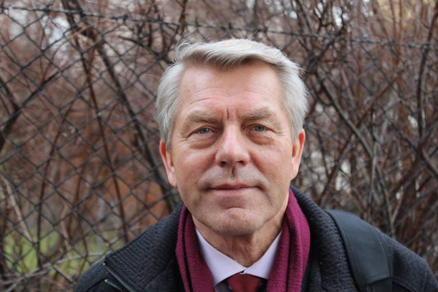 W OBRONIE CIEMNYCH INTERESÓW